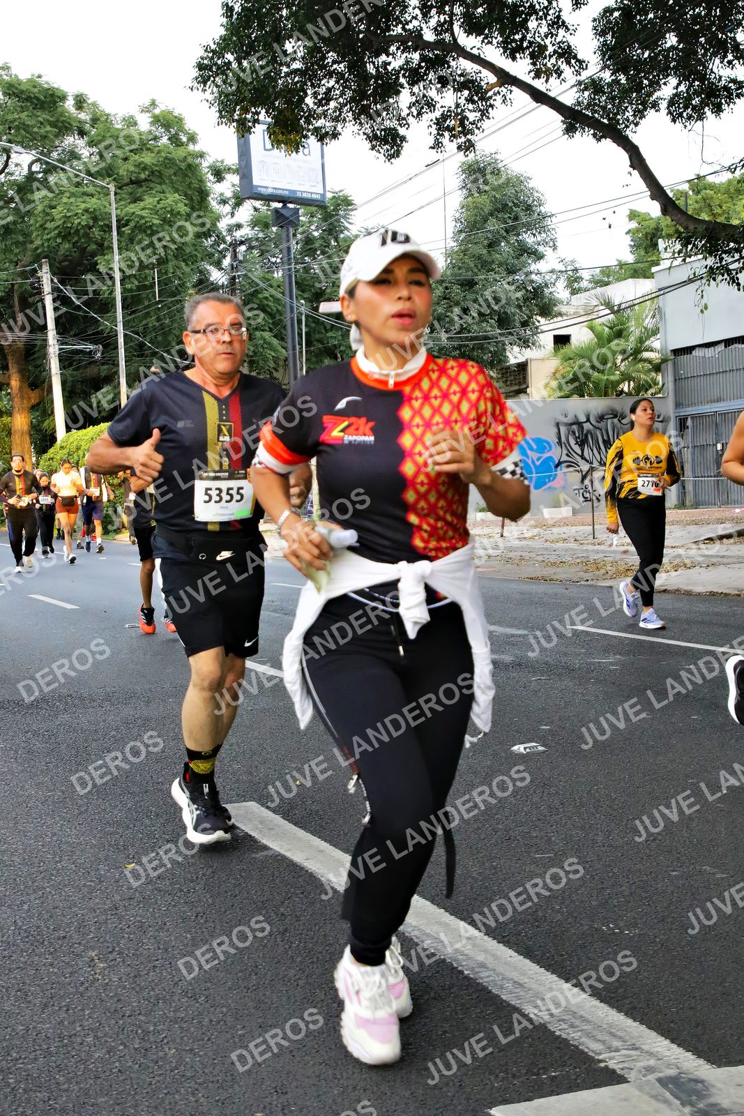 Foto de la X Carrera Leones Negros Red Cola 2026 en Rectoría General de la UdeG, Av. Juárez 976 (meta en Av. Enrique Díaz de León y Pedro Moreno), Guadalajara a las 05:08 · dorsal 5355