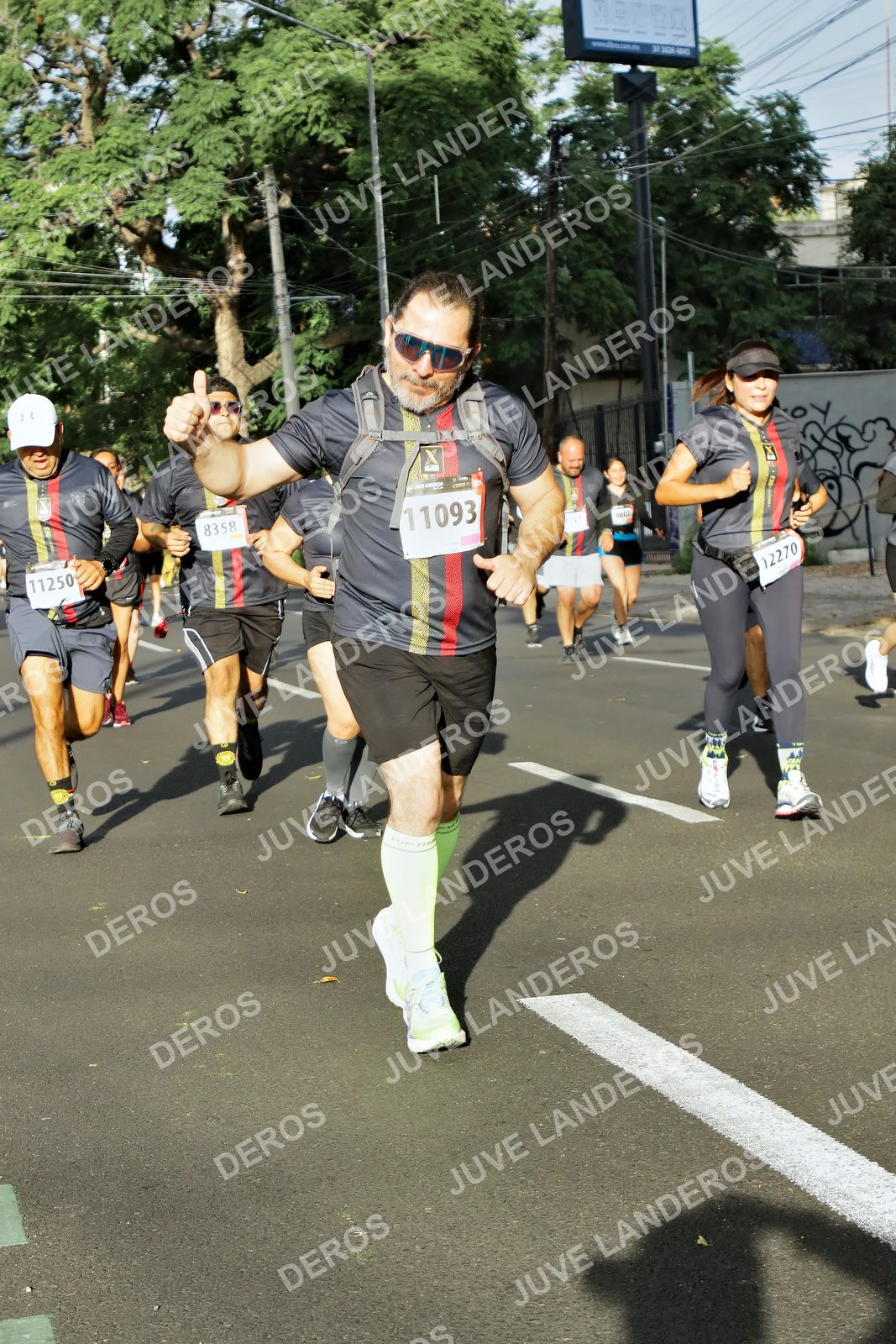 Foto de la X Carrera Leones Negros Red Cola 2026 en Rectoría General de la UdeG, Av. Juárez 976 (meta en Av. Enrique Díaz de León y Pedro Moreno), Guadalajara a las 08:00 · dorsal 11093, 11250, 12270, 8358