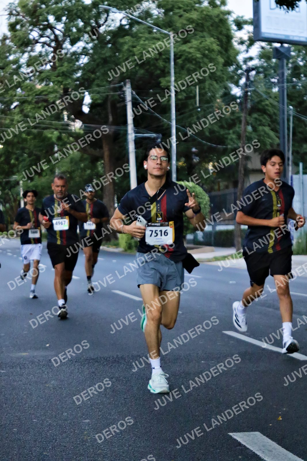 Foto de la X Carrera Leones Negros Red Cola 2026 en Rectoría General de la UdeG, Av. Juárez 976 (meta en Av. Enrique Díaz de León y Pedro Moreno), Guadalajara a las 04:55 · dorsal 7516, 4967