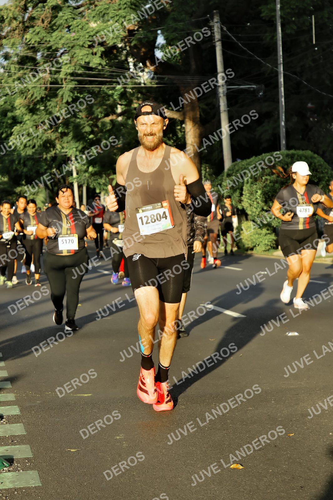 Foto de la X Carrera Leones Negros Red Cola 2026 en Rectoría General de la UdeG, Av. Juárez 976 (meta en Av. Enrique Díaz de León y Pedro Moreno), Guadalajara a las 07:28 · dorsal 12804, 5170, 4781