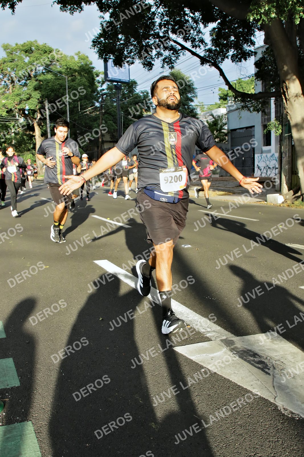 Foto de la X Carrera Leones Negros Red Cola 2026 en Rectoría General de la UdeG, Av. Juárez 976 (meta en Av. Enrique Díaz de León y Pedro Moreno), Guadalajara a las 07:46 · dorsal 9200