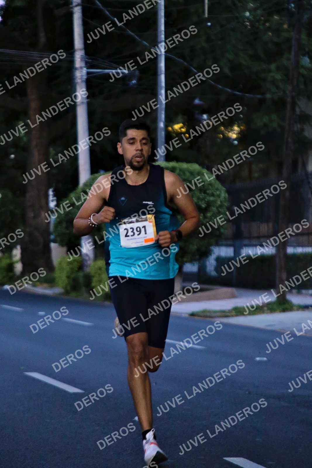 Foto de la X Carrera Leones Negros Red Cola 2026 en Rectoría General de la UdeG, Av. Juárez 976 (meta en Av. Enrique Díaz de León y Pedro Moreno), Guadalajara a las 04:48 · dorsal 2391
