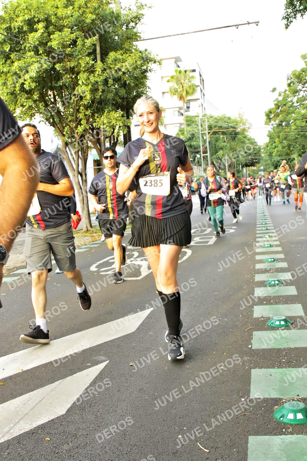 Foto de la X Carrera Leones Negros Red Cola 2026 en Rectoría General de la UdeG, Av. Juárez 976 (meta en Av. Enrique Díaz de León y Pedro Moreno), Guadalajara a las 07:22 · dorsal 2385