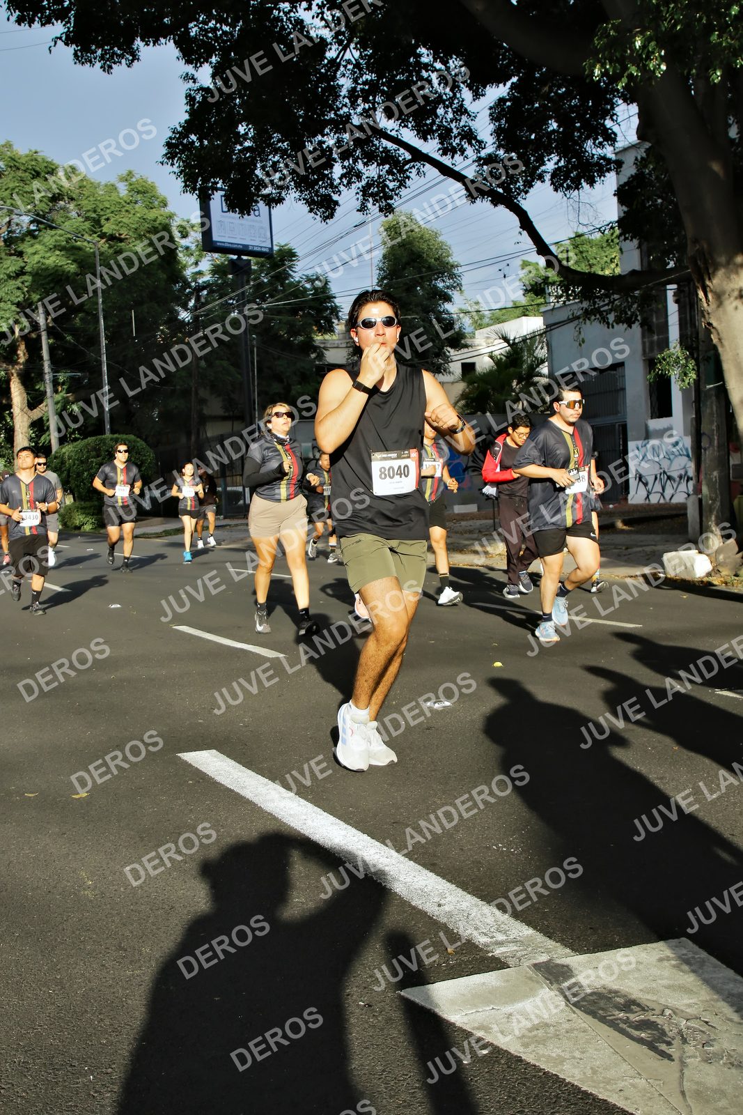 Foto de la X Carrera Leones Negros Red Cola 2026 en Rectoría General de la UdeG, Av. Juárez 976 (meta en Av. Enrique Díaz de León y Pedro Moreno), Guadalajara a las 07:55 · dorsal 8040