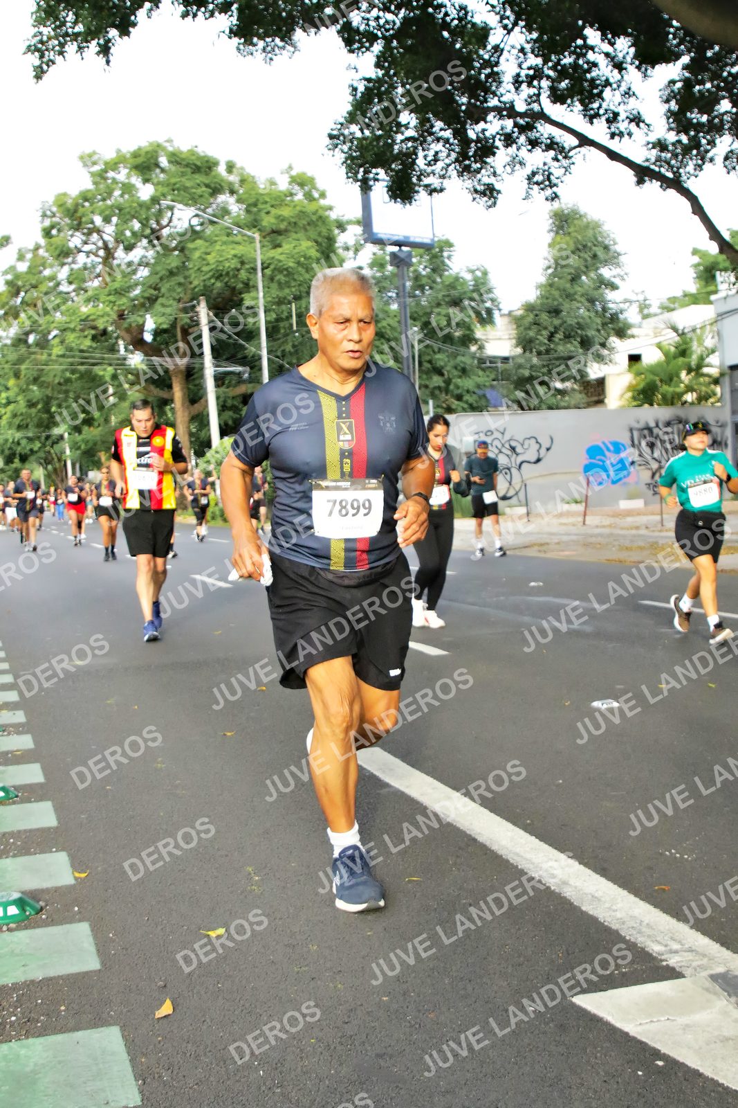 Foto de la X Carrera Leones Negros Red Cola 2026 en Rectoría General de la UdeG, Av. Juárez 976 (meta en Av. Enrique Díaz de León y Pedro Moreno), Guadalajara a las 08:07 · dorsal 7899