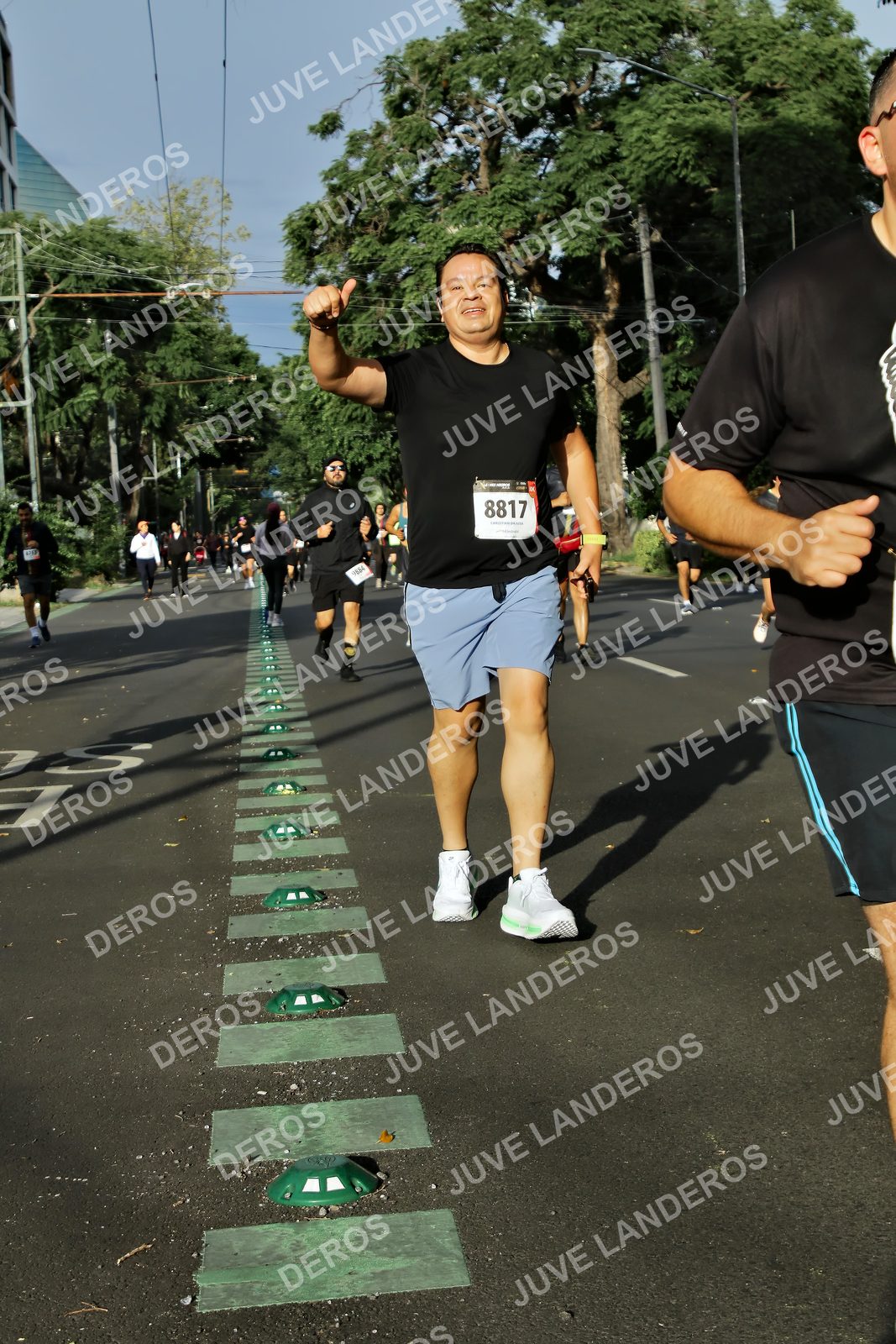 Foto de la X Carrera Leones Negros Red Cola 2026 en Rectoría General de la UdeG, Av. Juárez 976 (meta en Av. Enrique Díaz de León y Pedro Moreno), Guadalajara a las 08:00 · dorsal 8817