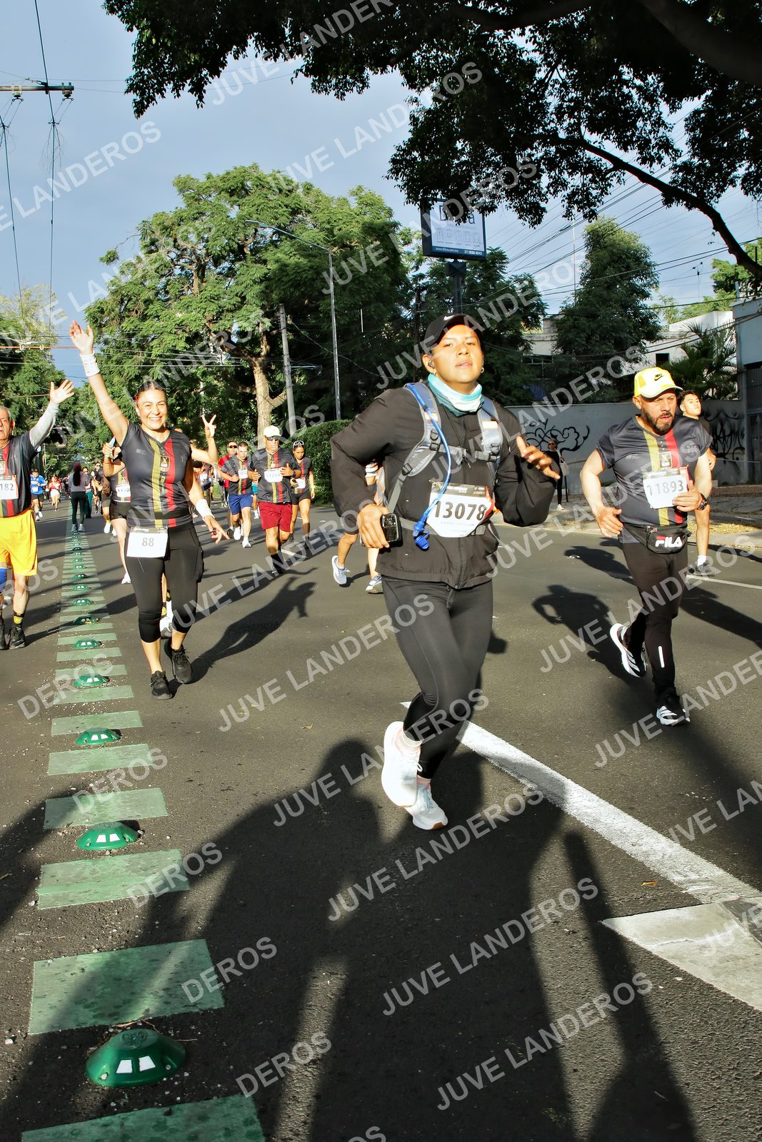 Foto de la X Carrera Leones Negros Red Cola 2026 en Rectoría General de la UdeG, Av. Juárez 976 (meta en Av. Enrique Díaz de León y Pedro Moreno), Guadalajara a las 07:51 · dorsal 13078, 88, 11893, 182