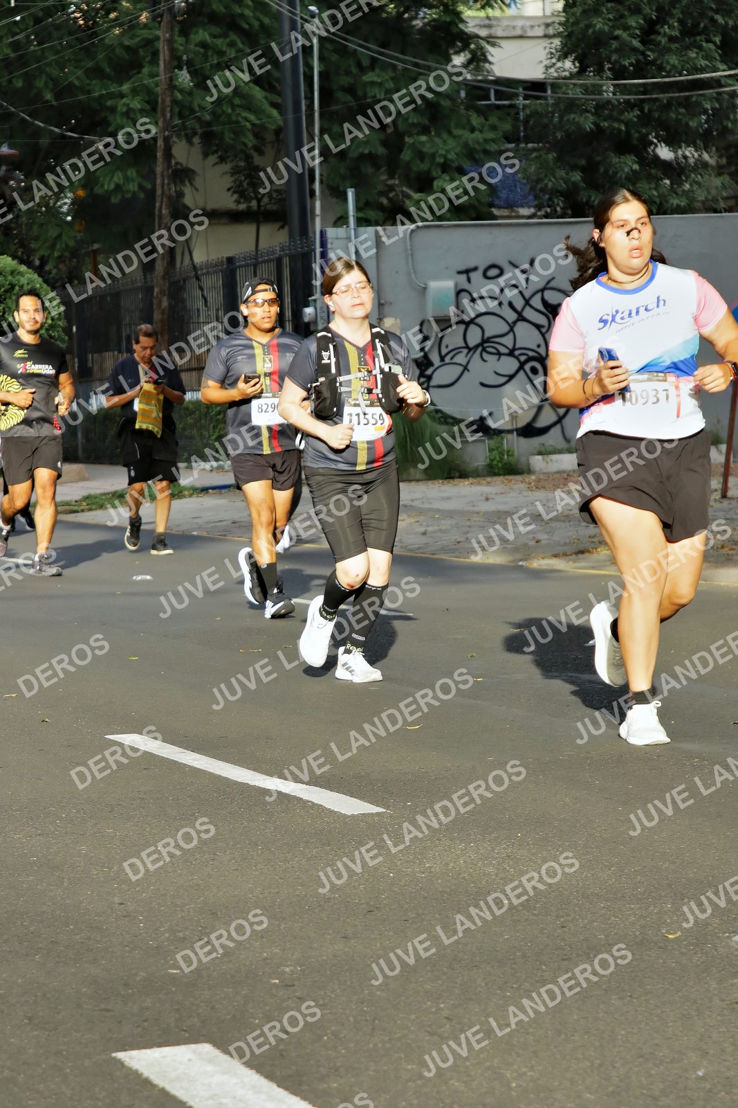 Foto de la X Carrera Leones Negros Red Cola 2026 en Rectoría General de la UdeG, Av. Juárez 976 (meta en Av. Enrique Díaz de León y Pedro Moreno), Guadalajara a las 08:00 · dorsal 829, 11559, 10931