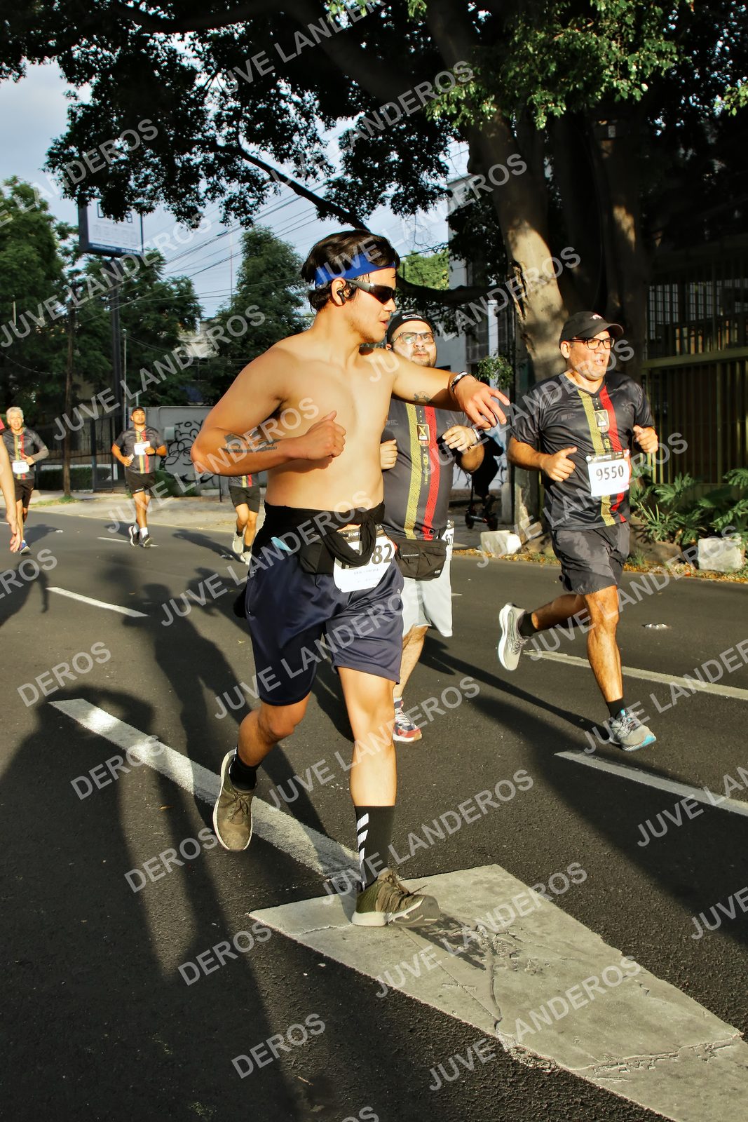 Foto de la X Carrera Leones Negros Red Cola 2026 en Rectoría General de la UdeG, Av. Juárez 976 (meta en Av. Enrique Díaz de León y Pedro Moreno), Guadalajara a las 07:37 · dorsal 9550, 82