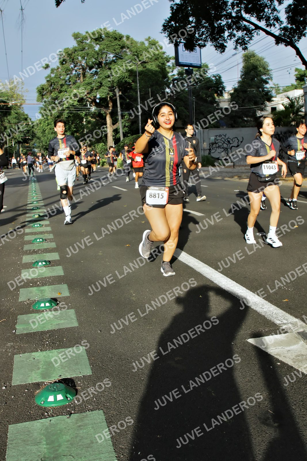 Foto de la X Carrera Leones Negros Red Cola 2026 en Rectoría General de la UdeG, Av. Juárez 976 (meta en Av. Enrique Díaz de León y Pedro Moreno), Guadalajara a las 08:00 · dorsal 11043, 8815, 12