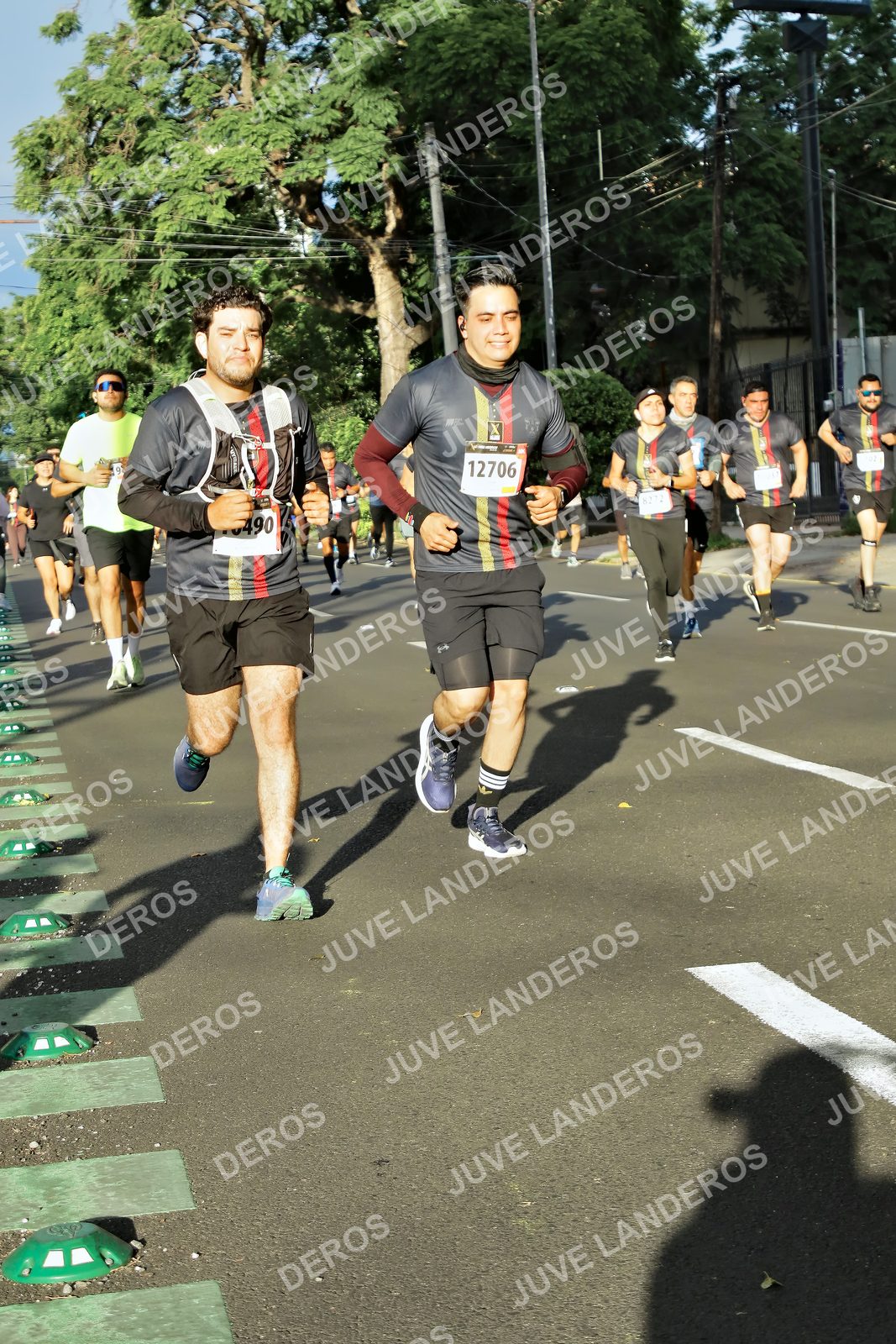 Foto de la X Carrera Leones Negros Red Cola 2026 en Rectoría General de la UdeG, Av. Juárez 976 (meta en Av. Enrique Díaz de León y Pedro Moreno), Guadalajara a las 07:47 · dorsal 12706, 490, 8272