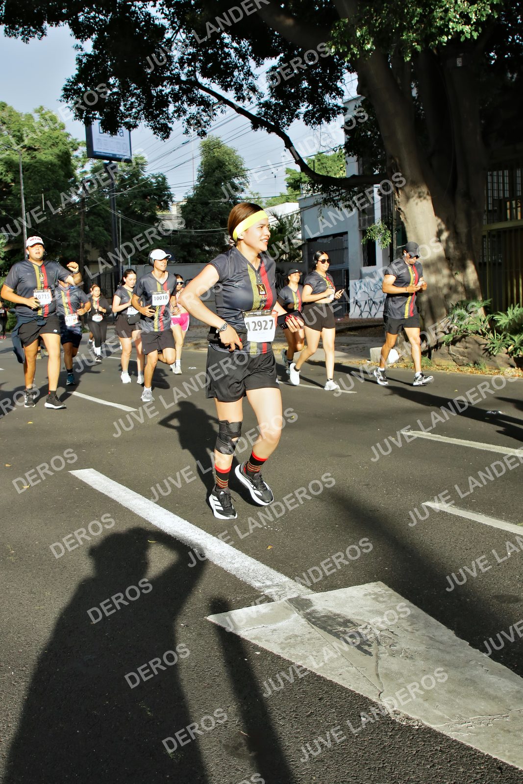 Foto de la X Carrera Leones Negros Red Cola 2026 en Rectoría General de la UdeG, Av. Juárez 976 (meta en Av. Enrique Díaz de León y Pedro Moreno), Guadalajara a las 07:59 · dorsal 715, 10010, 2927