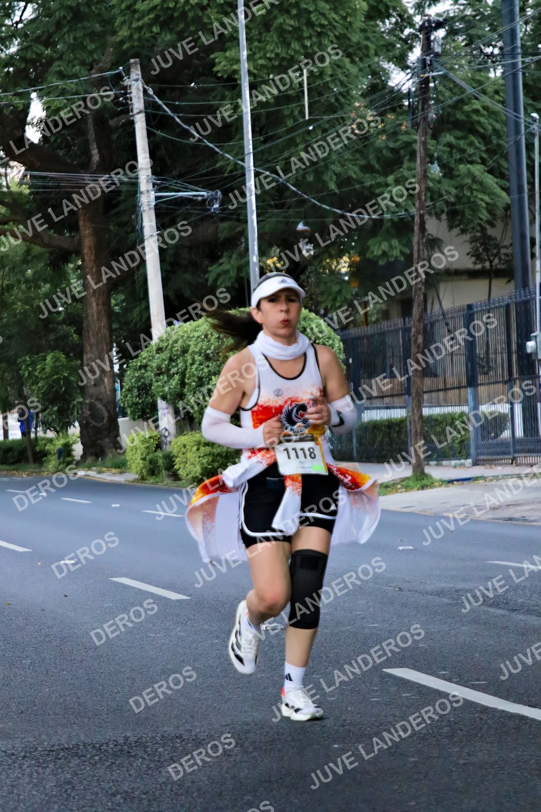 Foto de la X Carrera Leones Negros Red Cola 2026 en Rectoría General de la UdeG, Av. Juárez 976 (meta en Av. Enrique Díaz de León y Pedro Moreno), Guadalajara a las 04:56 · dorsal 1118