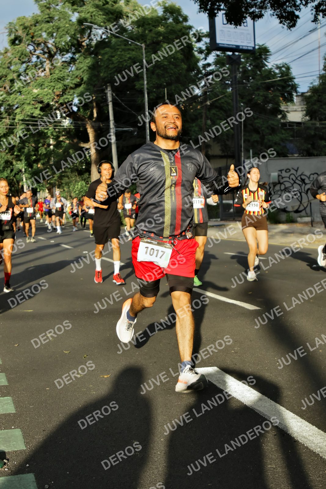 Foto de la X Carrera Leones Negros Red Cola 2026 en Rectoría General de la UdeG, Av. Juárez 976 (meta en Av. Enrique Díaz de León y Pedro Moreno), Guadalajara a las 07:40 · dorsal 1017, 8118, 2150, 2515