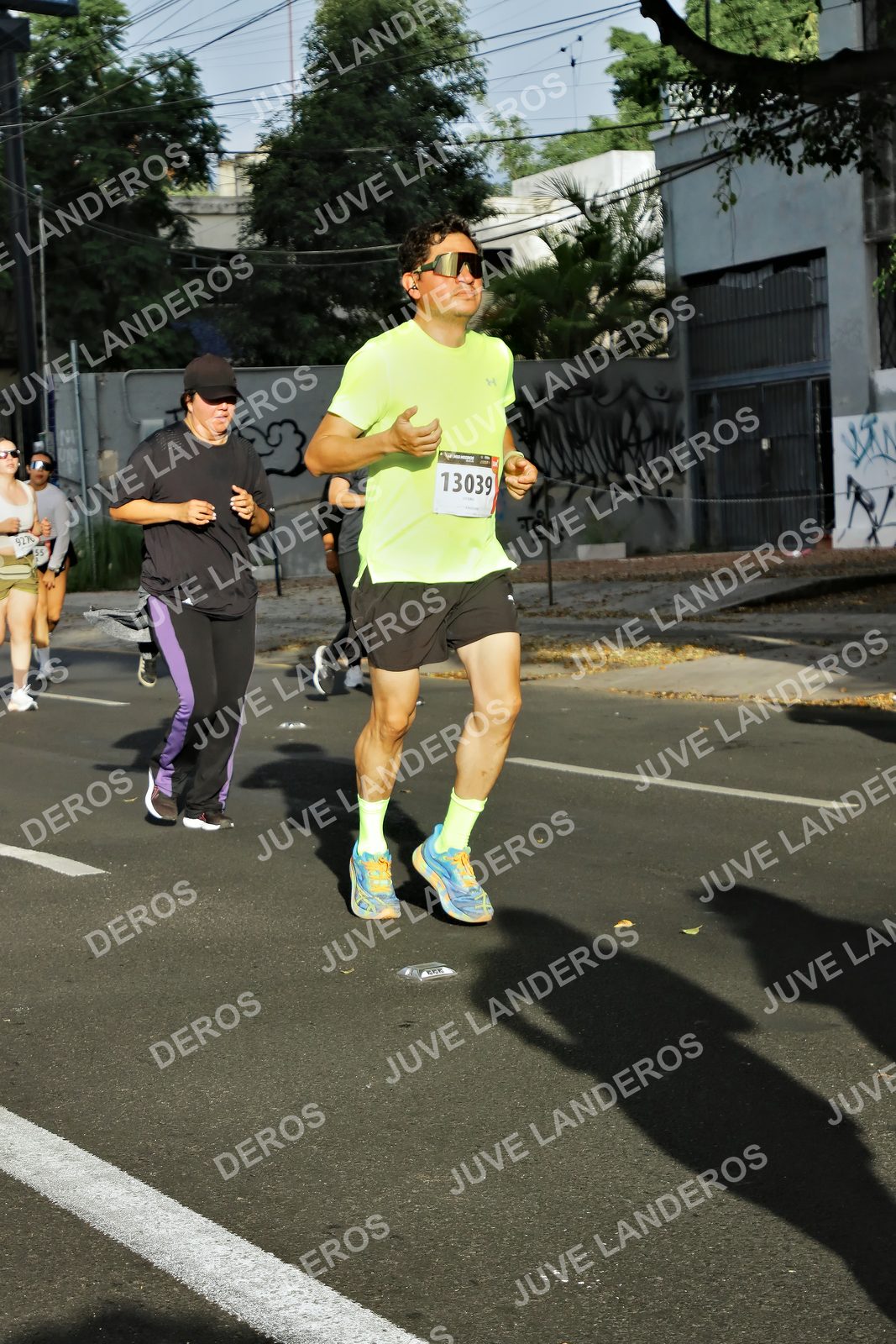 Foto de la X Carrera Leones Negros Red Cola 2026 en Rectoría General de la UdeG, Av. Juárez 976 (meta en Av. Enrique Díaz de León y Pedro Moreno), Guadalajara a las 08:01 · dorsal 13039