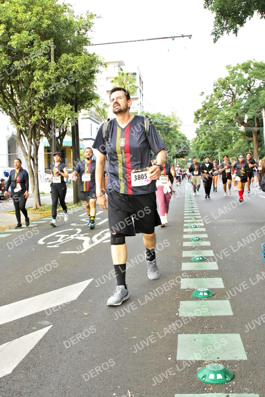 Foto de la X Carrera Leones Negros Red Cola 2026 en Rectoría General de la UdeG, Av. Juárez 976 (meta en Av. Enrique Díaz de León y Pedro Moreno), Guadalajara a las 07:19 · dorsal 3805, 3642