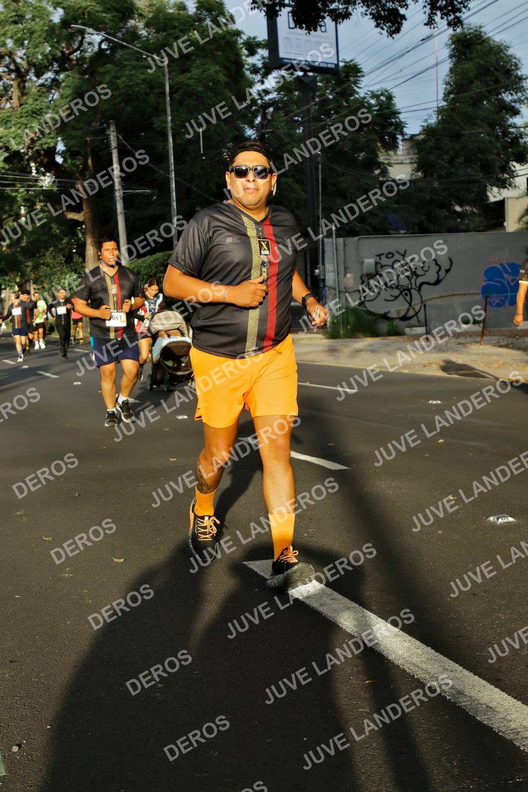 Foto de la X Carrera Leones Negros Red Cola 2026 en Rectoría General de la UdeG, Av. Juárez 976 (meta en Av. Enrique Díaz de León y Pedro Moreno), Guadalajara a las 07:36 · dorsal 61