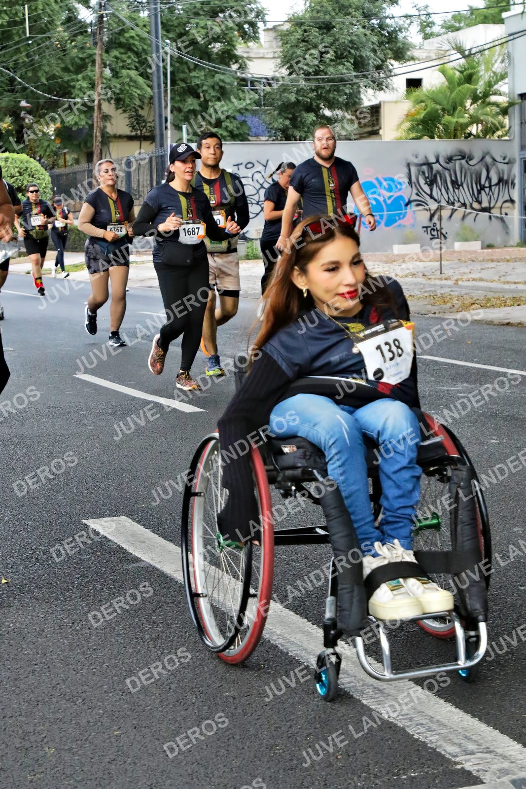 Foto de la X Carrera Leones Negros Red Cola 2026 en Rectoría General de la UdeG, Av. Juárez 976 (meta en Av. Enrique Díaz de León y Pedro Moreno), Guadalajara a las 05:11 · dorsal 138, 1687