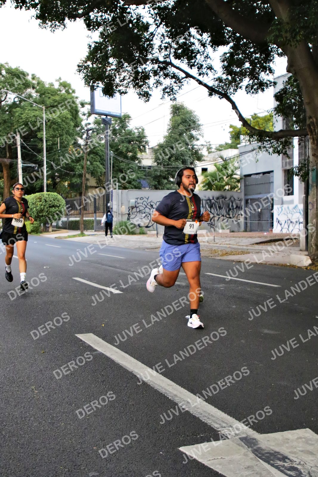 Foto de la X Carrera Leones Negros Red Cola 2026 en Rectoría General de la UdeG, Av. Juárez 976 (meta en Av. Enrique Díaz de León y Pedro Moreno), Guadalajara a las 04:58 · dorsal 91, 1699