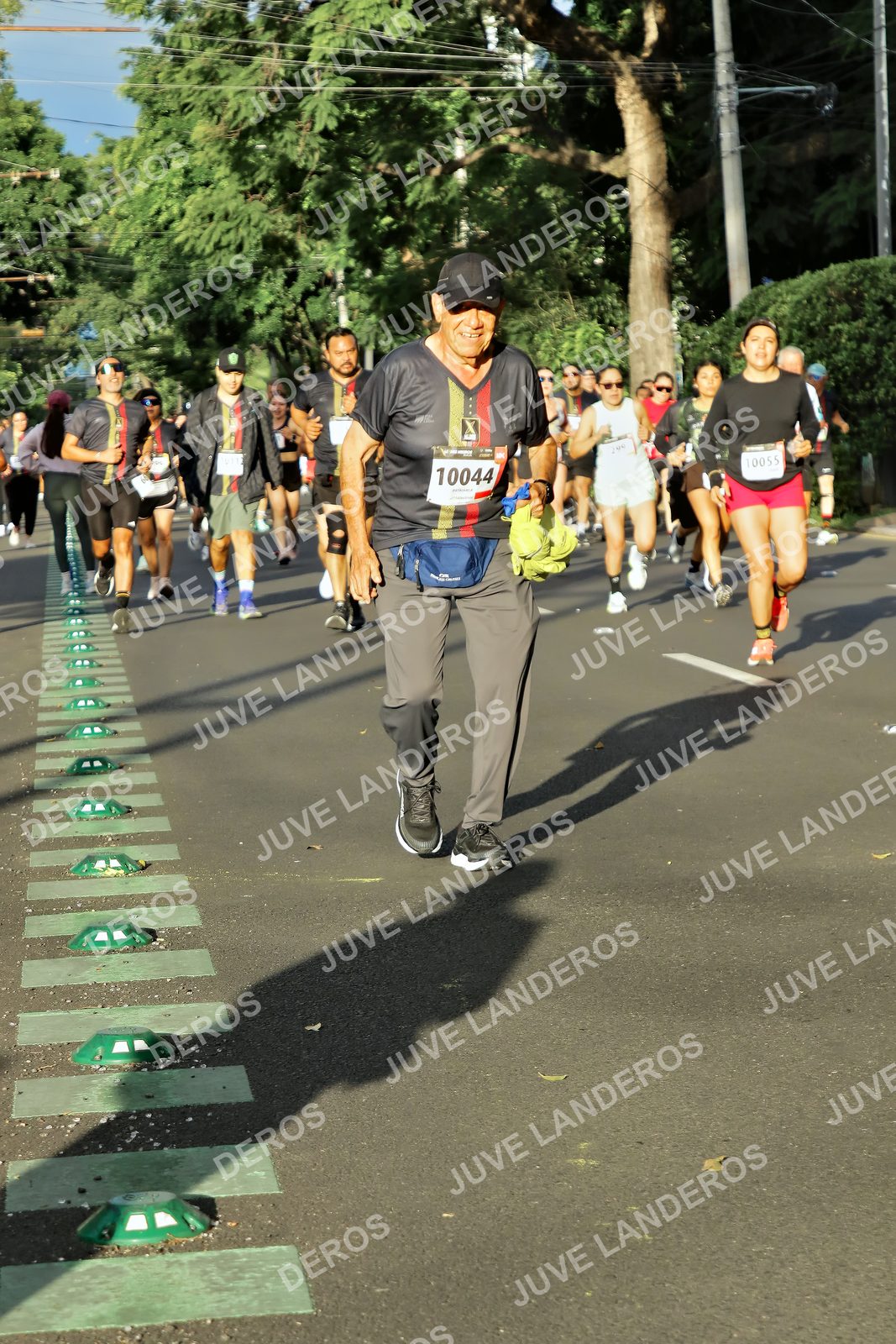 Foto de la X Carrera Leones Negros Red Cola 2026 en Rectoría General de la UdeG, Av. Juárez 976 (meta en Av. Enrique Díaz de León y Pedro Moreno), Guadalajara a las 07:43 · dorsal 10044, 55