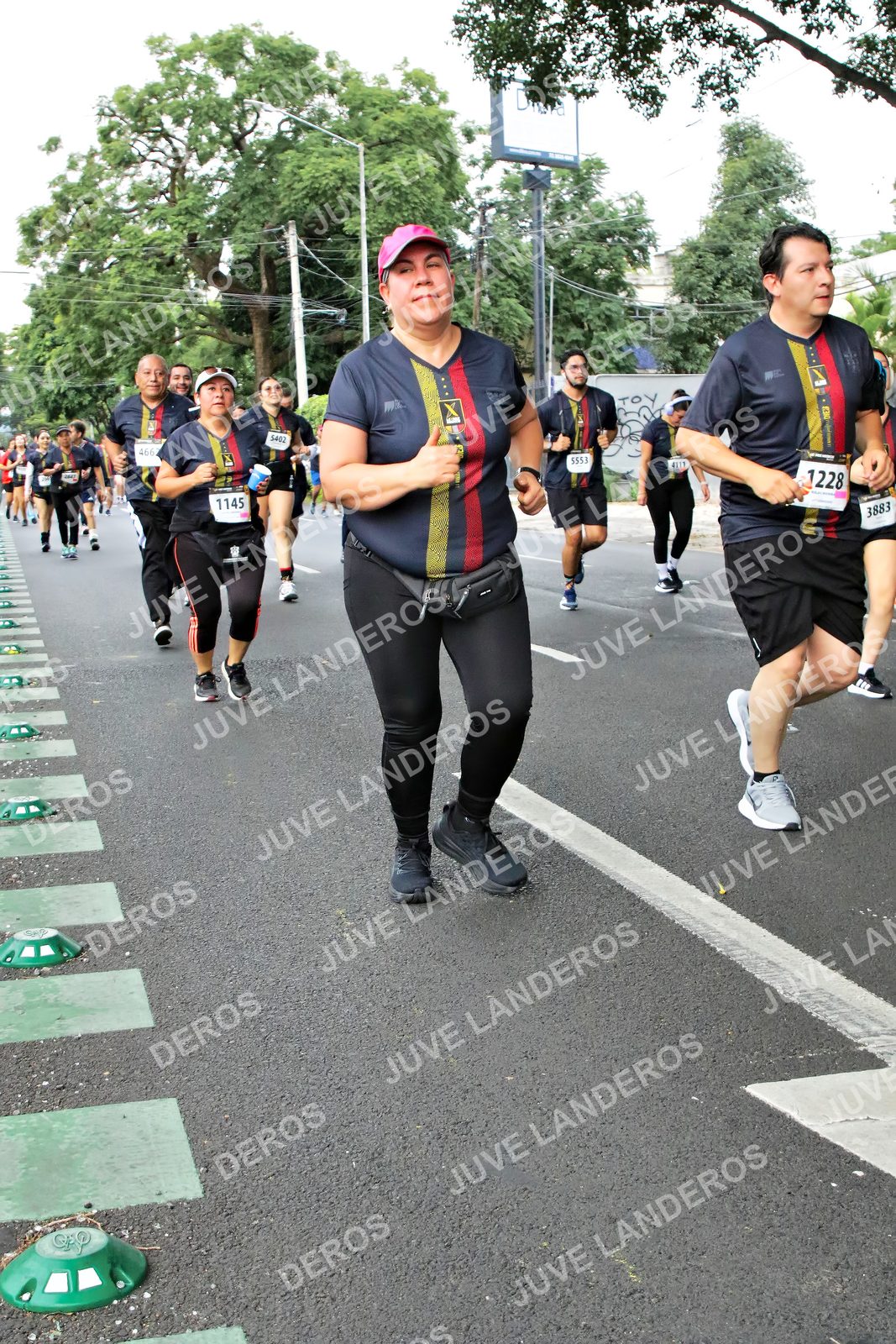 Foto de la X Carrera Leones Negros Red Cola 2026 en Rectoría General de la UdeG, Av. Juárez 976 (meta en Av. Enrique Díaz de León y Pedro Moreno), Guadalajara a las 07:15 · dorsal 1228, 1145, 3883, 5553