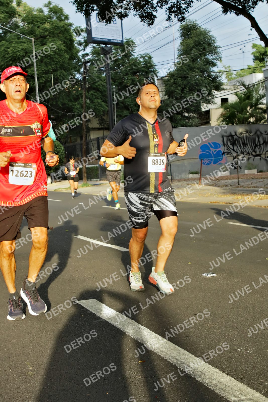 Foto de la X Carrera Leones Negros Red Cola 2026 en Rectoría General de la UdeG, Av. Juárez 976 (meta en Av. Enrique Díaz de León y Pedro Moreno), Guadalajara a las 07:36 · dorsal 8839, 12623