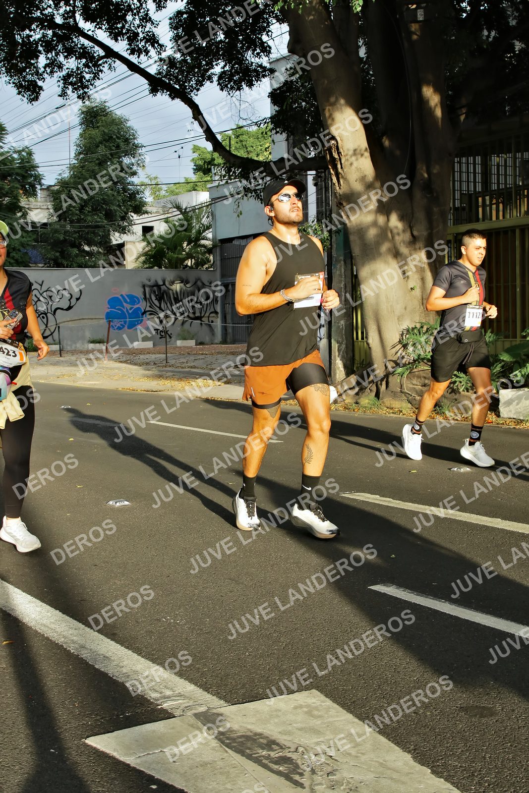 Foto de la X Carrera Leones Negros Red Cola 2026 en Rectoría General de la UdeG, Av. Juárez 976 (meta en Av. Enrique Díaz de León y Pedro Moreno), Guadalajara a las 07:37 · dorsal 1112
