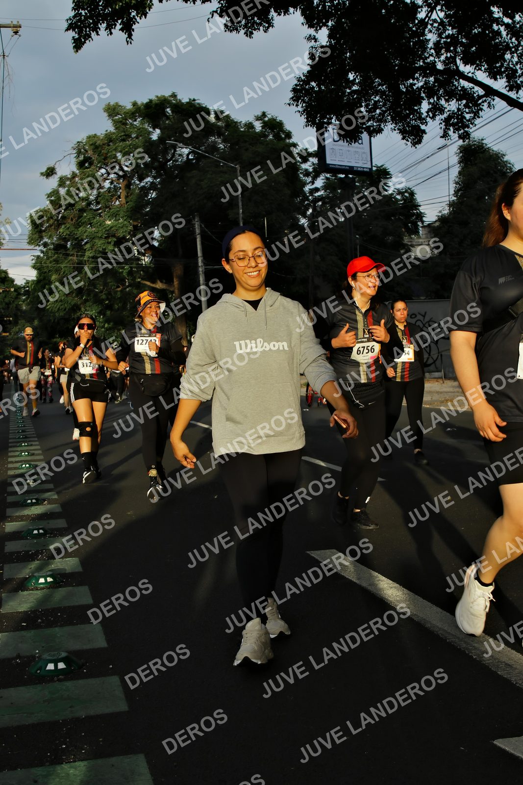 Foto de la X Carrera Leones Negros Red Cola 2026 en Rectoría General de la UdeG, Av. Juárez 976 (meta en Av. Enrique Díaz de León y Pedro Moreno), Guadalajara a las 07:24 · dorsal 6756, 312, 54, 127