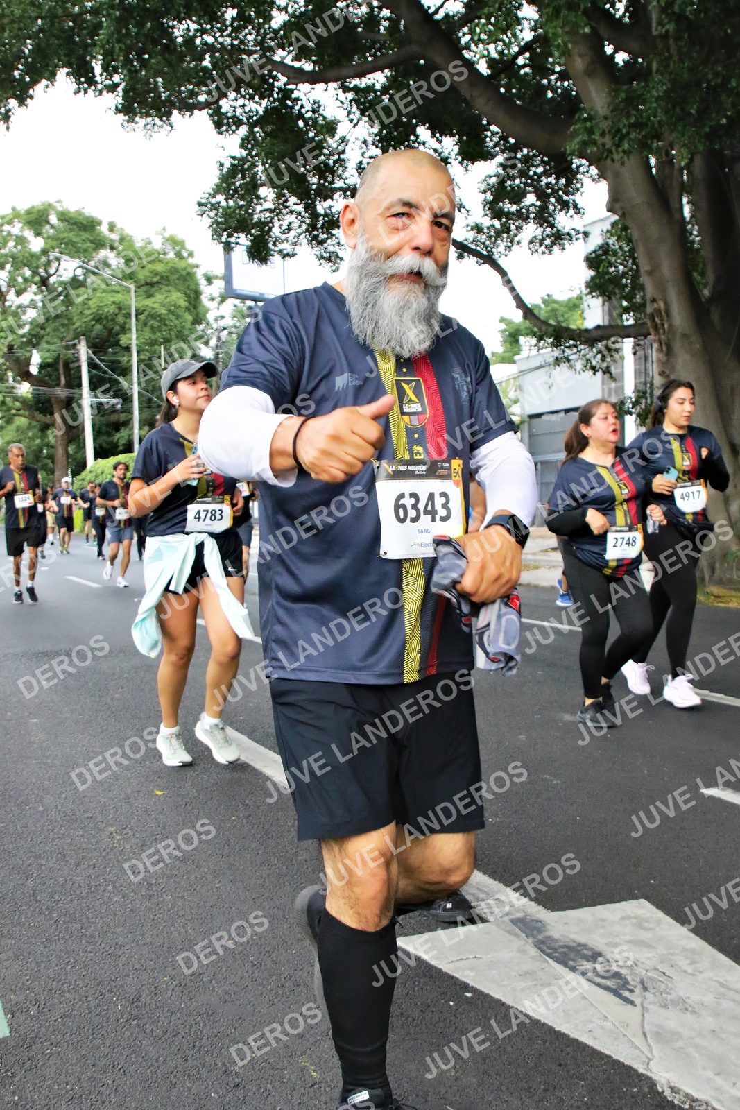 Foto de la X Carrera Leones Negros Red Cola 2026 en Rectoría General de la UdeG, Av. Juárez 976 (meta en Av. Enrique Díaz de León y Pedro Moreno), Guadalajara a las 07:14 · dorsal 6343, 4783, 2748, 4917