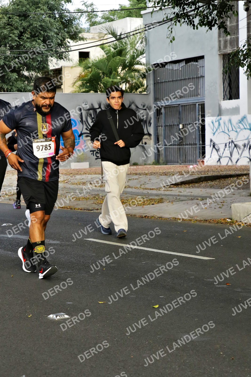 Foto de la X Carrera Leones Negros Red Cola 2026 en Rectoría General de la UdeG, Av. Juárez 976 (meta en Av. Enrique Díaz de León y Pedro Moreno), Guadalajara a las 08:08 · dorsal 9785
