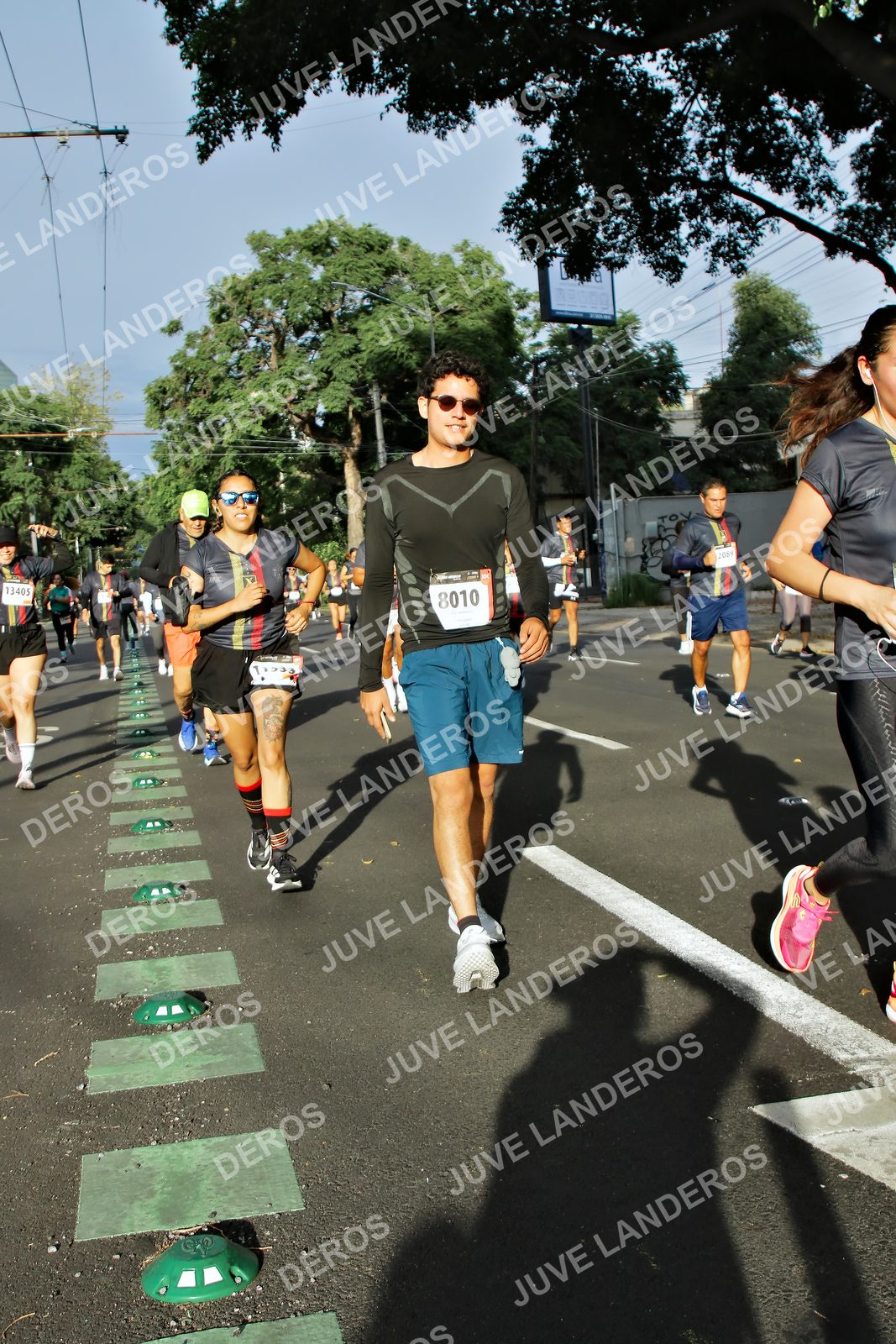 Foto de la X Carrera Leones Negros Red Cola 2026 en Rectoría General de la UdeG, Av. Juárez 976 (meta en Av. Enrique Díaz de León y Pedro Moreno), Guadalajara a las 07:58 · dorsal 8010, 13405