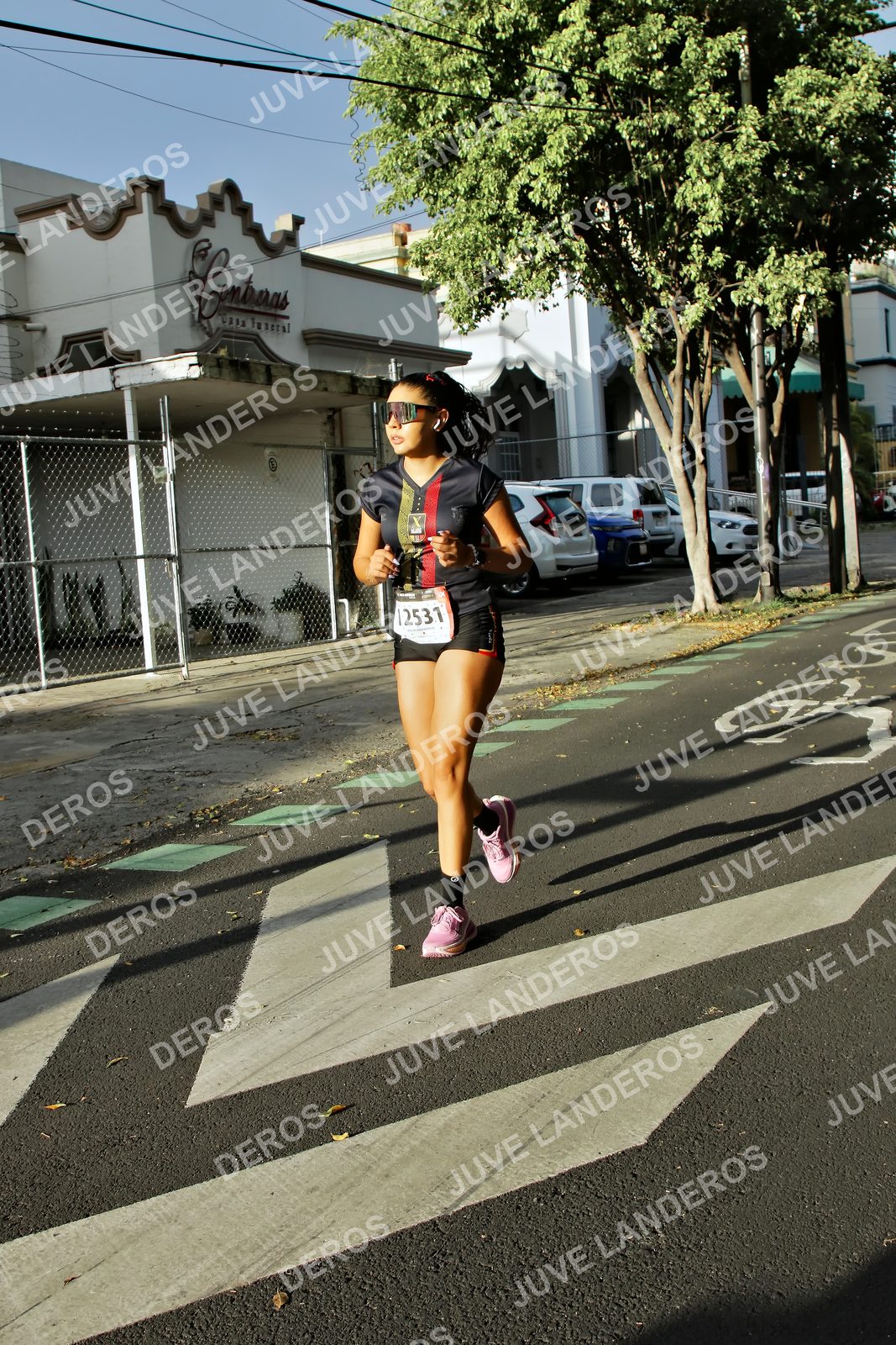 Foto de la X Carrera Leones Negros Red Cola 2026 en Rectoría General de la UdeG, Av. Juárez 976 (meta en Av. Enrique Díaz de León y Pedro Moreno), Guadalajara a las 07:56