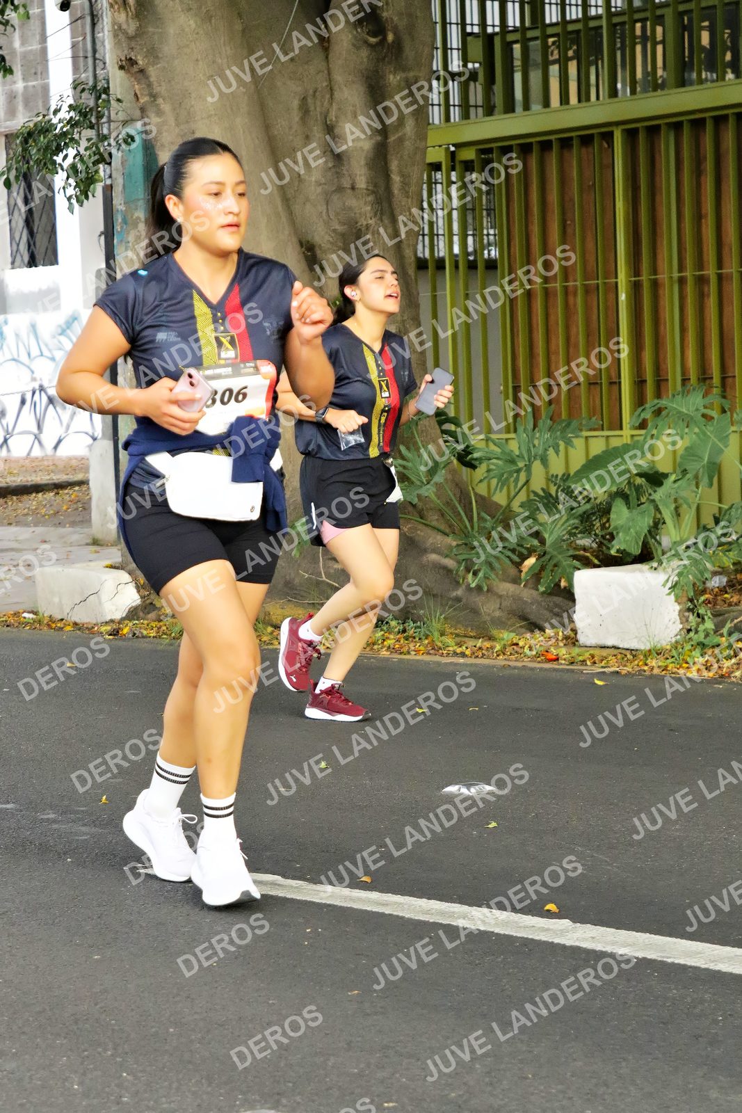 Foto de la X Carrera Leones Negros Red Cola 2026 en Rectoría General de la UdeG, Av. Juárez 976 (meta en Av. Enrique Díaz de León y Pedro Moreno), Guadalajara a las 08:20 · dorsal 306