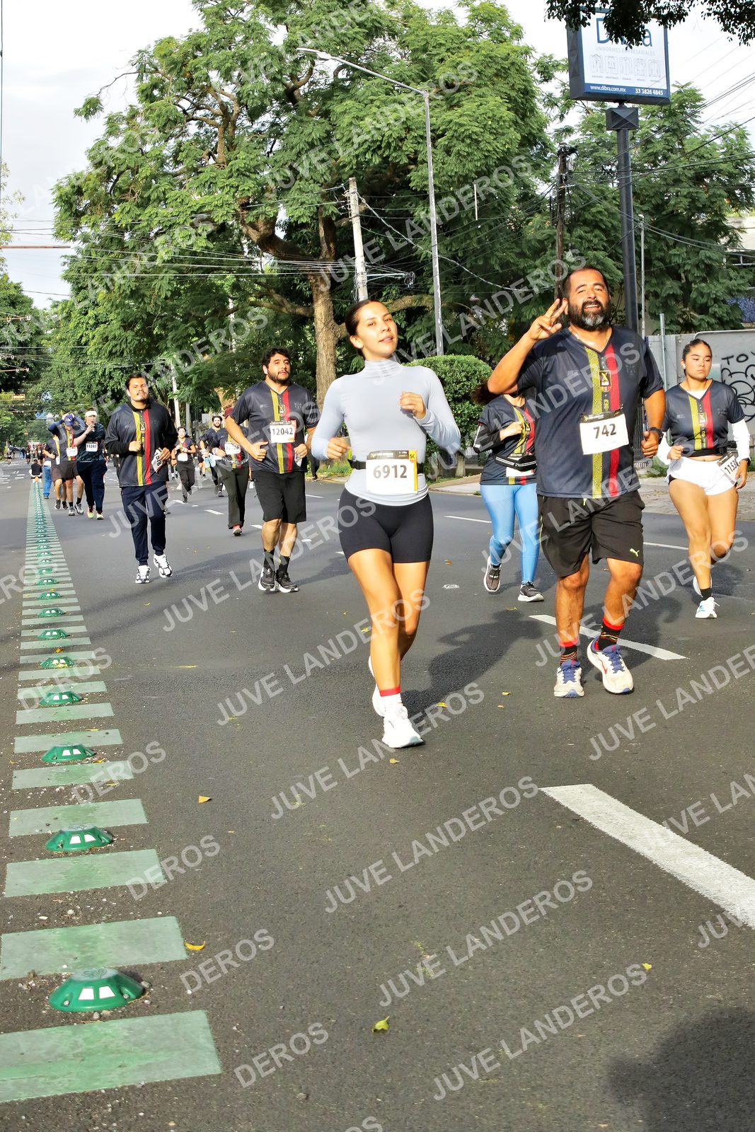 Foto de la X Carrera Leones Negros Red Cola 2026 en Rectoría General de la UdeG, Av. Juárez 976 (meta en Av. Enrique Díaz de León y Pedro Moreno), Guadalajara a las 08:10 · dorsal 6912, 742, 12042, 4845