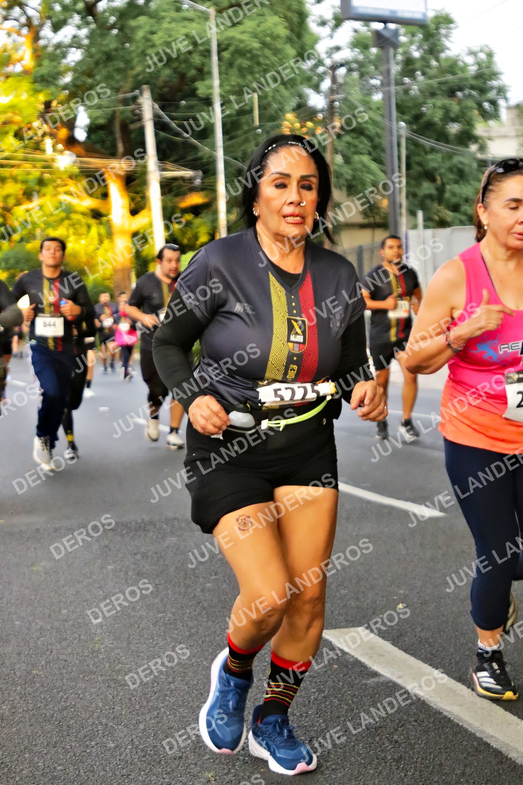 Foto de la X Carrera Leones Negros Red Cola 2026 en Rectoría General de la UdeG, Av. Juárez 976 (meta en Av. Enrique Díaz de León y Pedro Moreno), Guadalajara a las 05:02 · dorsal 5225