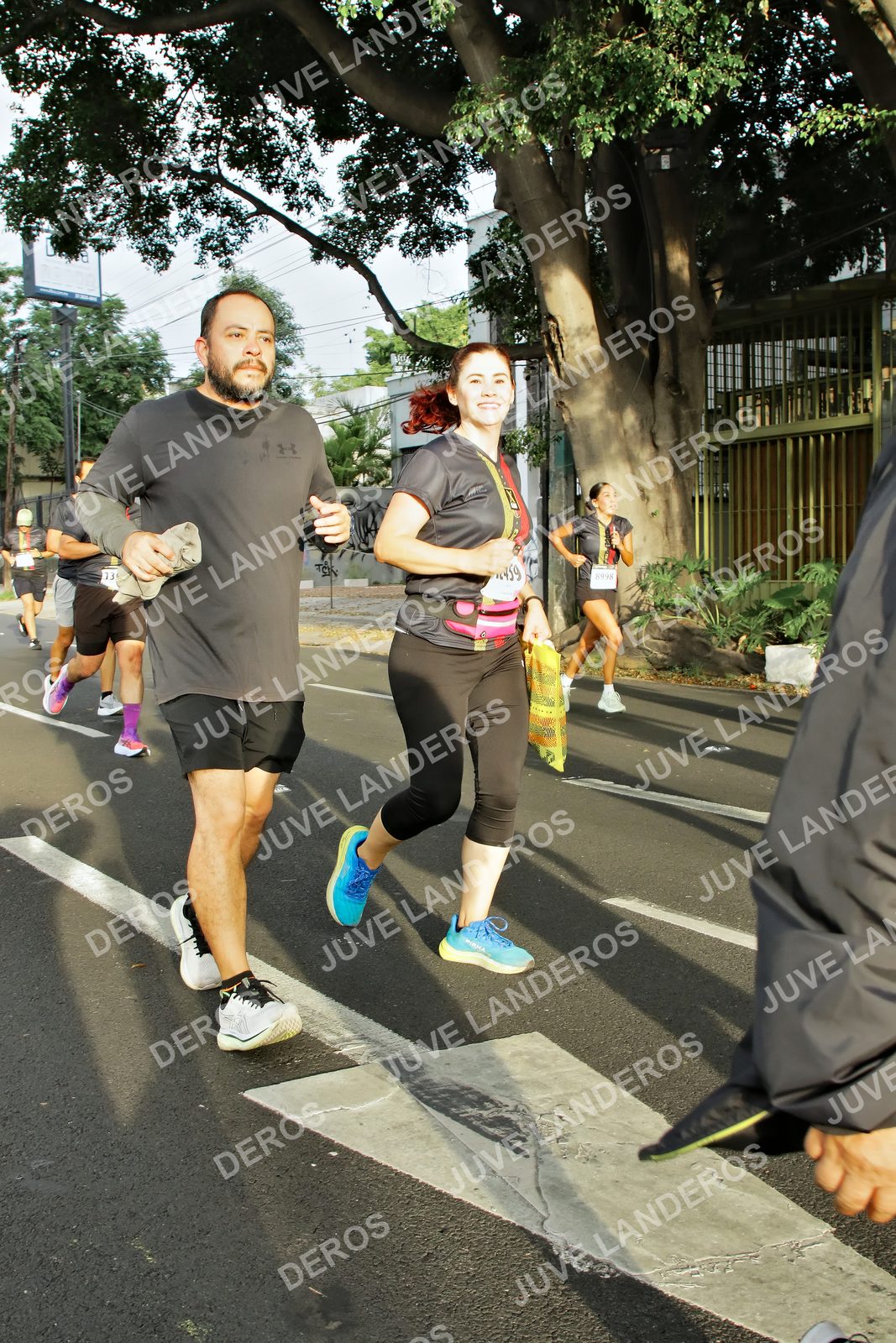Foto de la X Carrera Leones Negros Red Cola 2026 en Rectoría General de la UdeG, Av. Juárez 976 (meta en Av. Enrique Díaz de León y Pedro Moreno), Guadalajara a las 07:34 · dorsal 8998