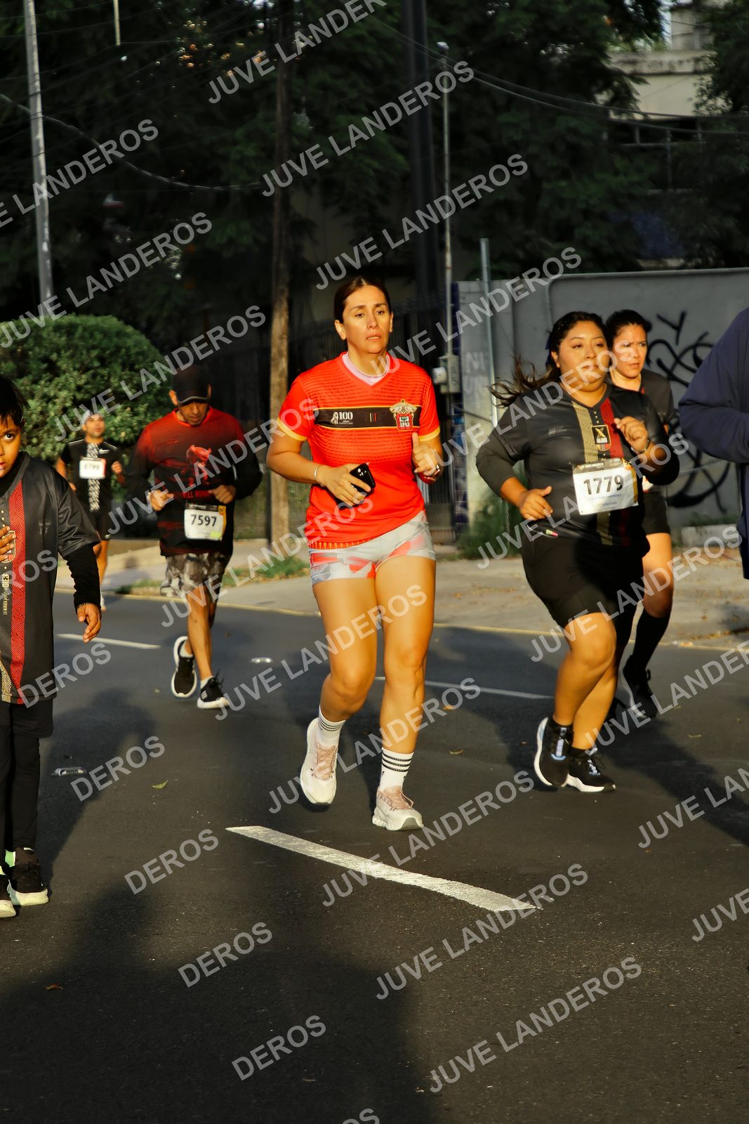 Foto de la X Carrera Leones Negros Red Cola 2026 en Rectoría General de la UdeG, Av. Juárez 976 (meta en Av. Enrique Díaz de León y Pedro Moreno), Guadalajara a las 07:23 · dorsal 1779, 7597