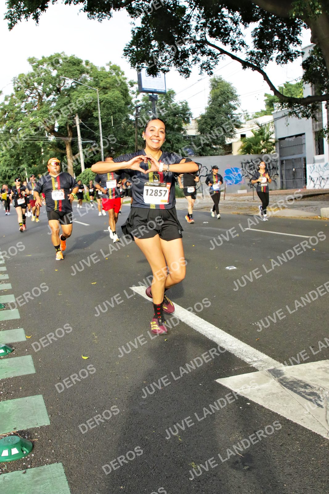 Foto de la X Carrera Leones Negros Red Cola 2026 en Rectoría General de la UdeG, Av. Juárez 976 (meta en Av. Enrique Díaz de León y Pedro Moreno), Guadalajara a las 08:05 · dorsal 12857