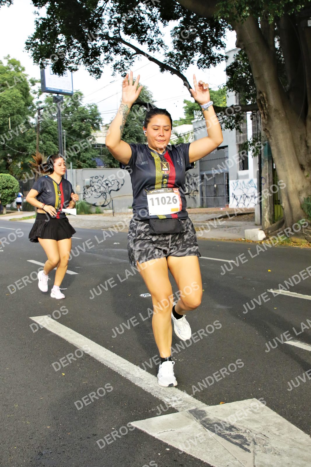 Foto de la X Carrera Leones Negros Red Cola 2026 en Rectoría General de la UdeG, Av. Juárez 976 (meta en Av. Enrique Díaz de León y Pedro Moreno), Guadalajara a las 08:09 · dorsal 11026