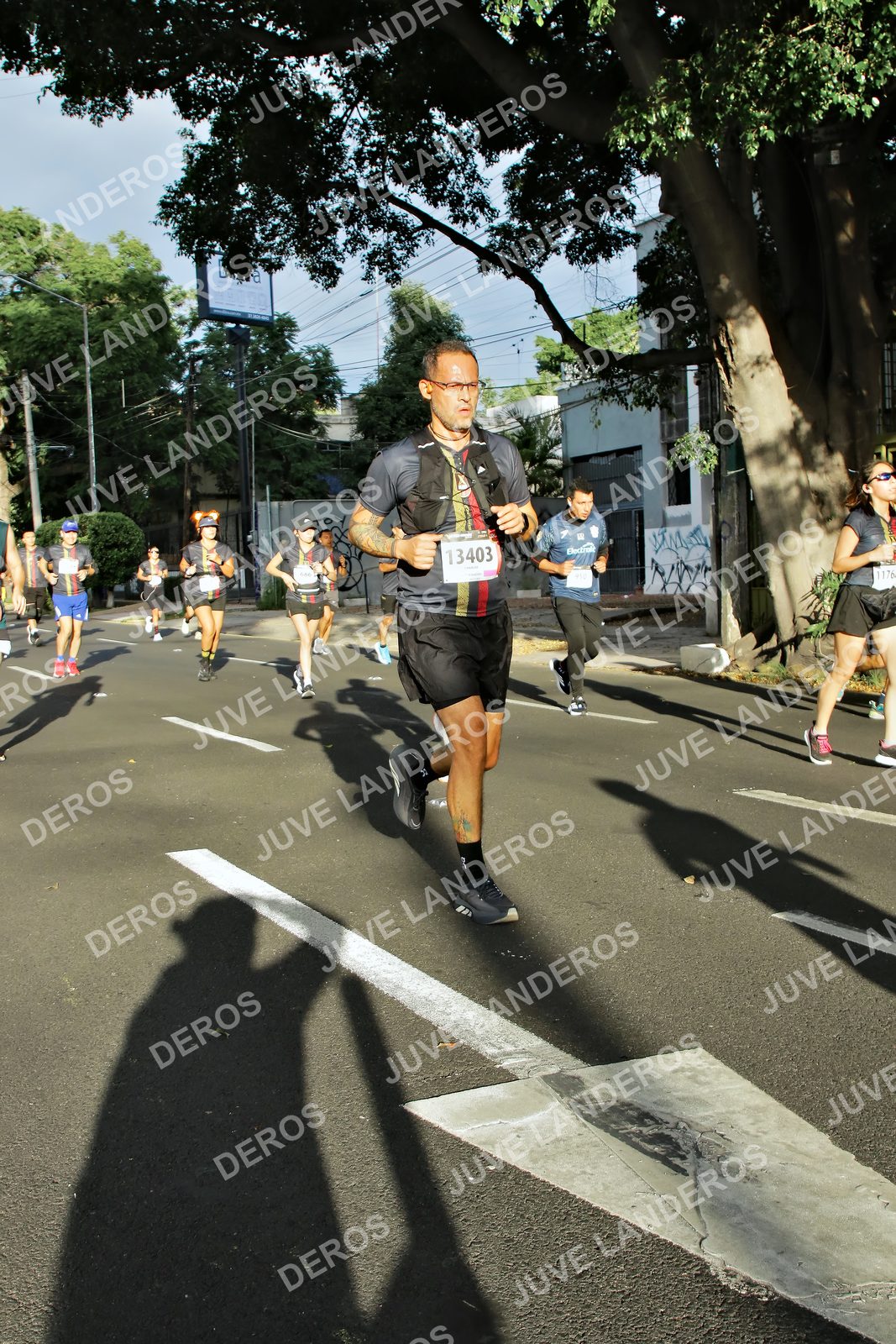 Foto de la X Carrera Leones Negros Red Cola 2026 en Rectoría General de la UdeG, Av. Juárez 976 (meta en Av. Enrique Díaz de León y Pedro Moreno), Guadalajara a las 07:47 · dorsal 13403, 1176