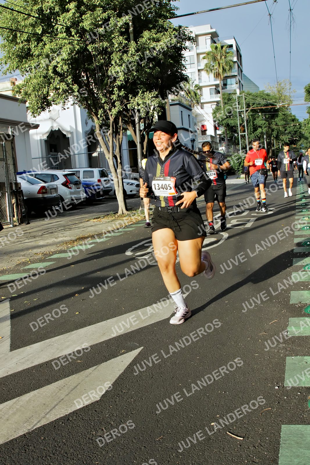 Foto de la X Carrera Leones Negros Red Cola 2026 en Rectoría General de la UdeG, Av. Juárez 976 (meta en Av. Enrique Díaz de León y Pedro Moreno), Guadalajara a las 07:58 · dorsal 13405, 1374