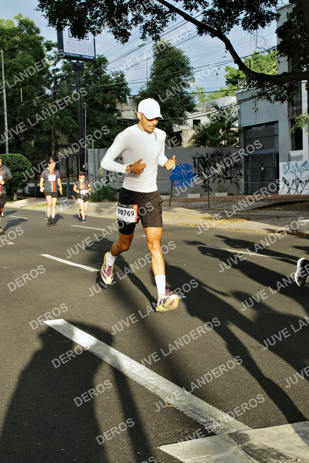 Foto de la X Carrera Leones Negros Red Cola 2026 en Rectoría General de la UdeG, Av. Juárez 976 (meta en Av. Enrique Díaz de León y Pedro Moreno), Guadalajara a las 07:40 · dorsal 10769