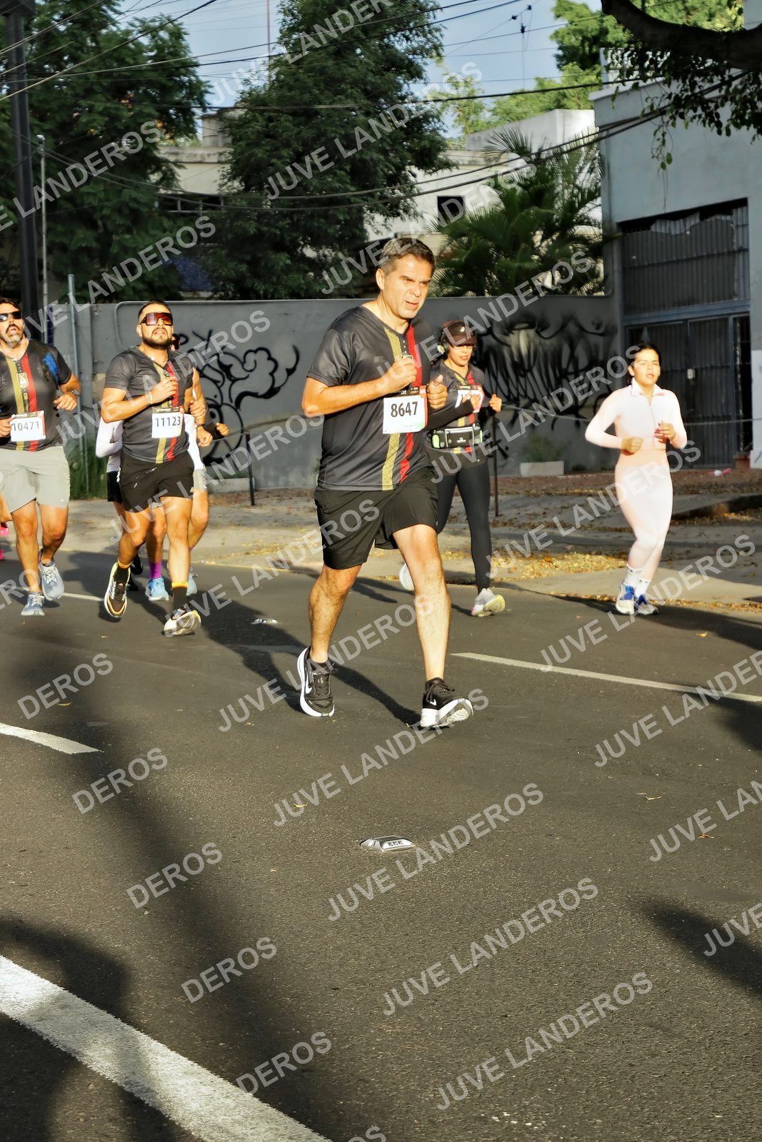 Foto de la X Carrera Leones Negros Red Cola 2026 en Rectoría General de la UdeG, Av. Juárez 976 (meta en Av. Enrique Díaz de León y Pedro Moreno), Guadalajara a las 07:37 · dorsal 8647, 11123