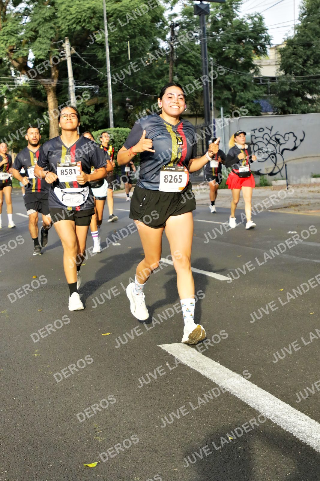 Foto de la X Carrera Leones Negros Red Cola 2026 en Rectoría General de la UdeG, Av. Juárez 976 (meta en Av. Enrique Díaz de León y Pedro Moreno), Guadalajara a las 08:03 · dorsal 8265, 8581