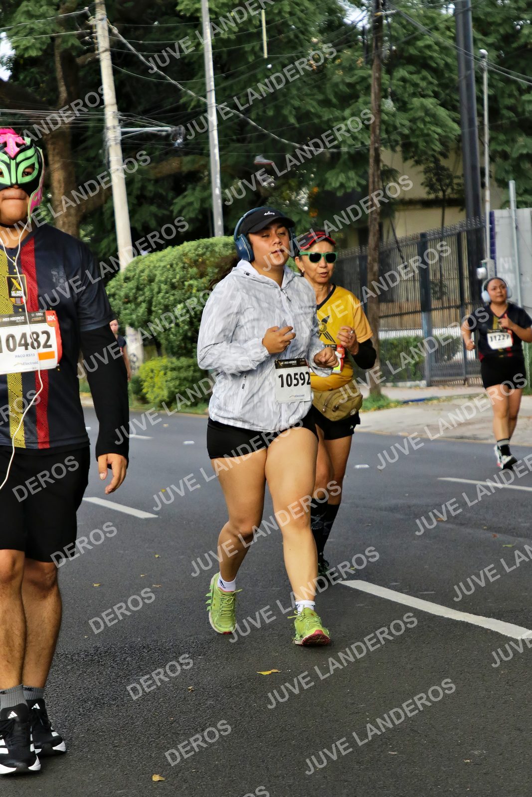 Foto de la X Carrera Leones Negros Red Cola 2026 en Rectoría General de la UdeG, Av. Juárez 976 (meta en Av. Enrique Díaz de León y Pedro Moreno), Guadalajara a las 08:14 · dorsal 10592, 482, 11227