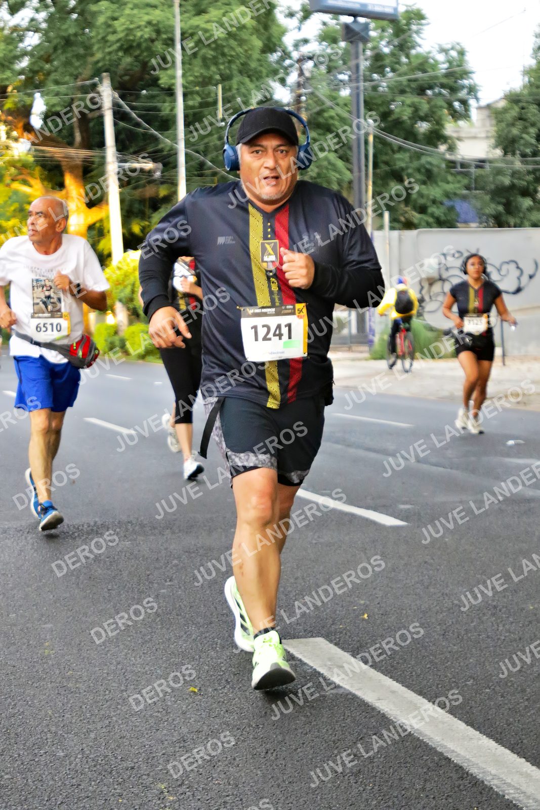 Foto de la X Carrera Leones Negros Red Cola 2026 en Rectoría General de la UdeG, Av. Juárez 976 (meta en Av. Enrique Díaz de León y Pedro Moreno), Guadalajara a las 05:05 · dorsal 1241, 6510
