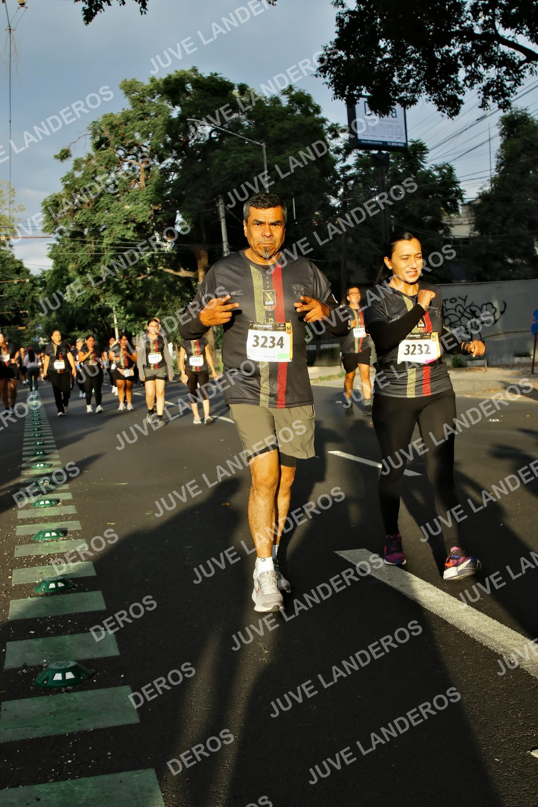 Foto de la X Carrera Leones Negros Red Cola 2026 en Rectoría General de la UdeG, Av. Juárez 976 (meta en Av. Enrique Díaz de León y Pedro Moreno), Guadalajara a las 07:25 · dorsal 3234, 3232