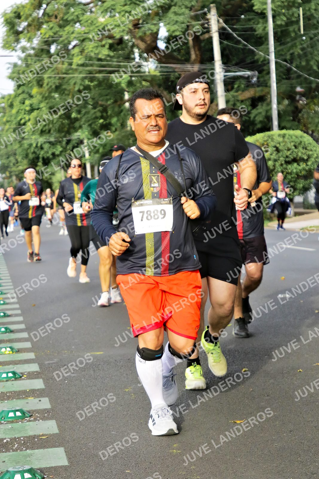 Foto de la X Carrera Leones Negros Red Cola 2026 en Rectoría General de la UdeG, Av. Juárez 976 (meta en Av. Enrique Díaz de León y Pedro Moreno), Guadalajara a las 08:06 · dorsal 7889