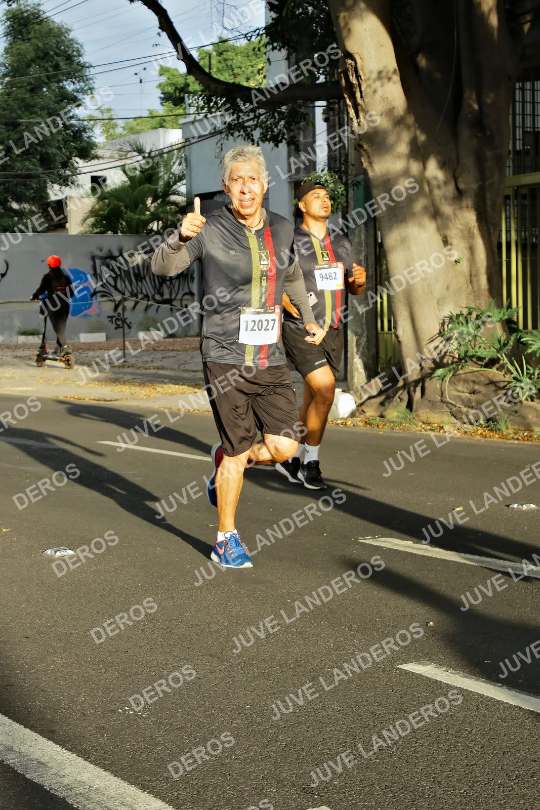 Foto de la X Carrera Leones Negros Red Cola 2026 en Rectoría General de la UdeG, Av. Juárez 976 (meta en Av. Enrique Díaz de León y Pedro Moreno), Guadalajara a las 07:37 · dorsal 12027, 9482