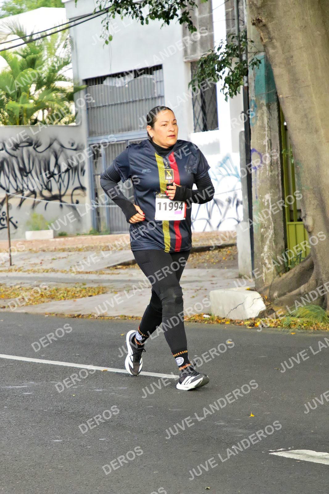 Foto de la X Carrera Leones Negros Red Cola 2026 en Rectoría General de la UdeG, Av. Juárez 976 (meta en Av. Enrique Díaz de León y Pedro Moreno), Guadalajara a las 08:18 · dorsal 11994
